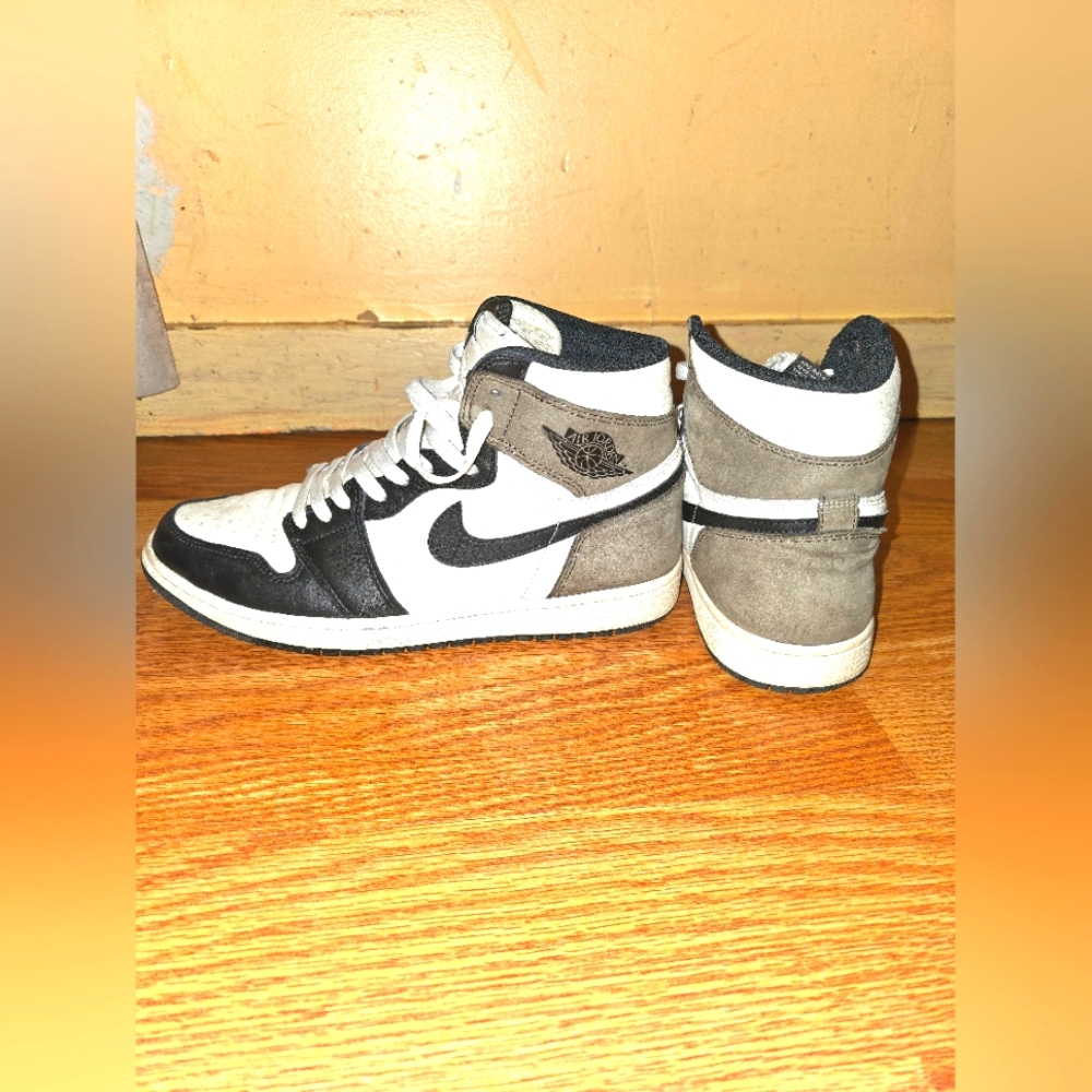 Air Jordan 1s Mocha Size 11